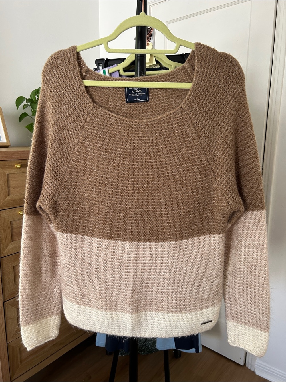 Abercrombie & Fitch Sweater. Size Small. PTP 20”. Excellent condition.